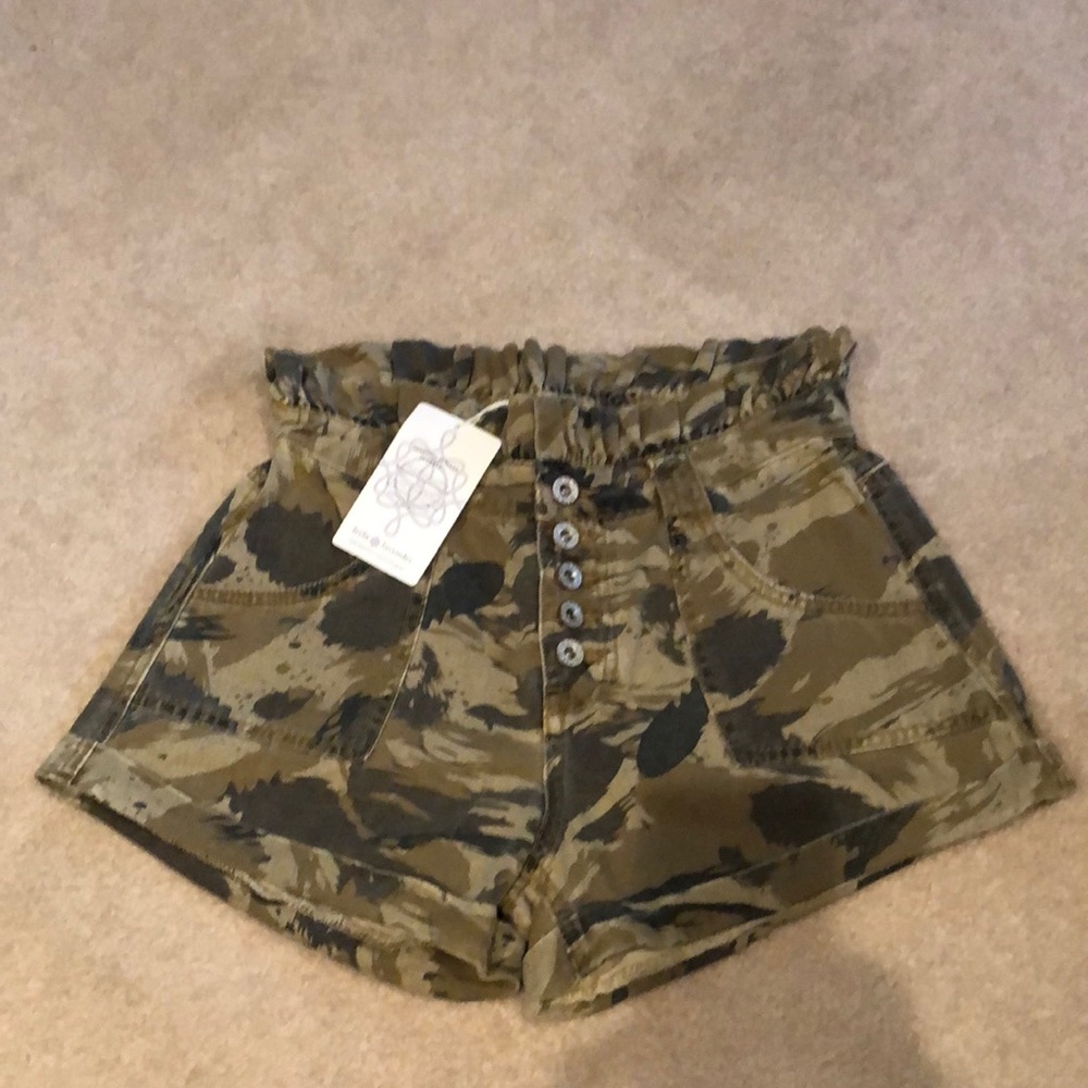 Pol camo shorts. Very cute brand new! Sz Med